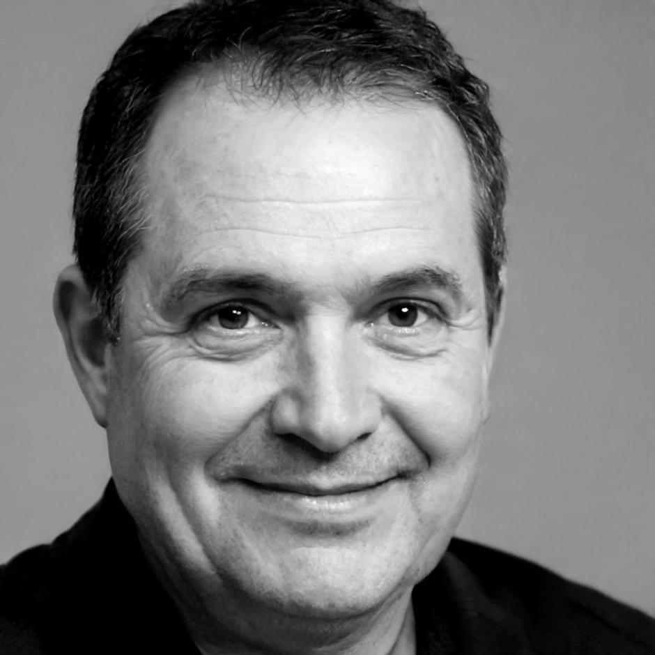 Dr. Eduardo Martinez, lead financial analysis instructor with 15 years industry experience